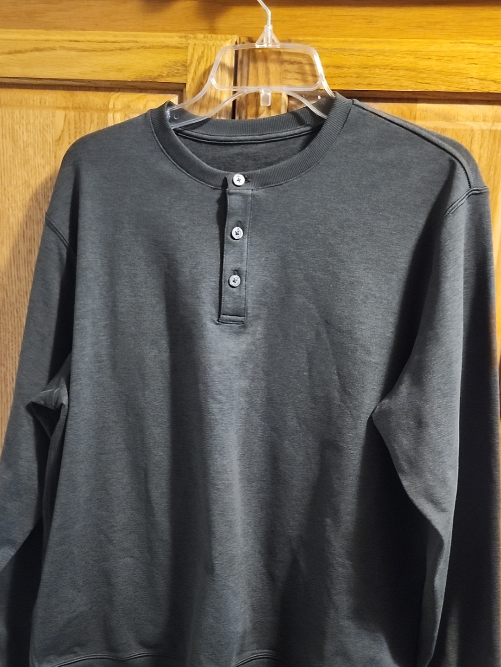 Vuori Gray/Green Long-Sleeve  Sweatshirt